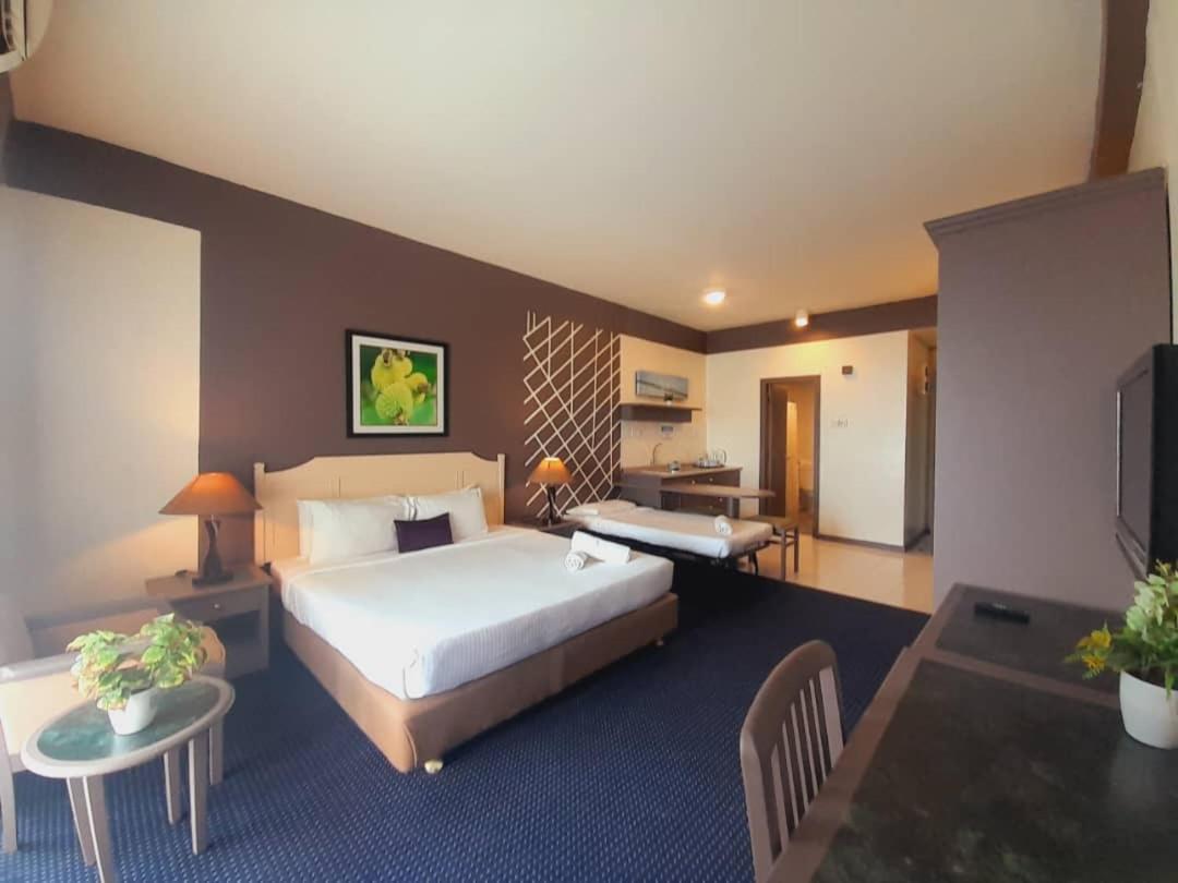 Rainbow Paradise Beachfront Penang تانجونغ بونغاه المظهر الخارجي الصورة