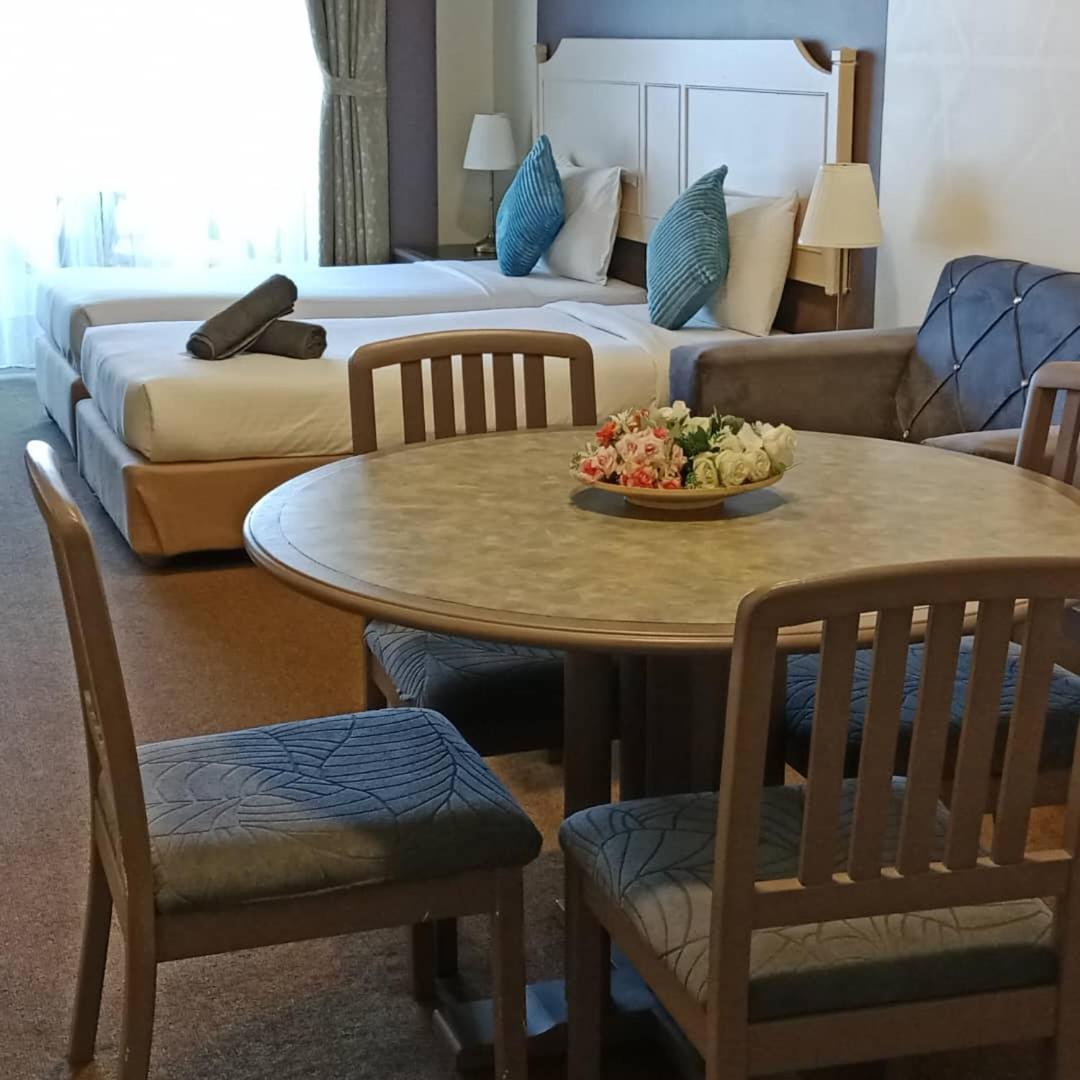 Rainbow Paradise Beachfront Penang تانجونغ بونغاه المظهر الخارجي الصورة